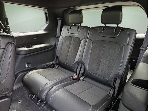 New 2025 Jeep Grand Cherokee L Altitude image 10