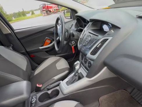 Used 2012 Ford Focus SE w/ SE Sport Pkg FWD image 3