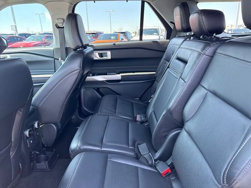 Used 2023 Ford Explorer Limited image 12