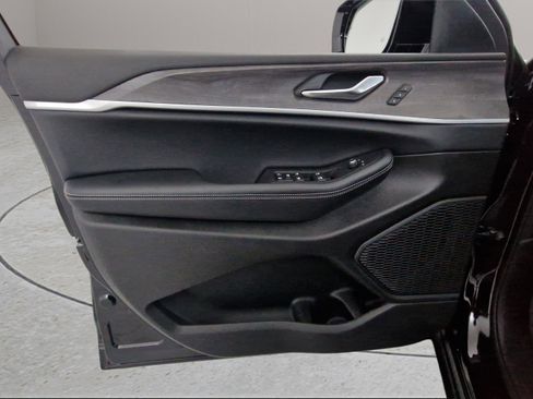 New 2025 Jeep Grand Cherokee L Limited w/ Luxury Tech Group II image 12