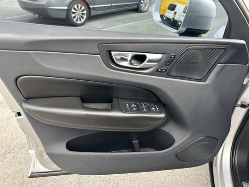 Used 2019 Volvo XC60 T5 Momentum w/ Multimedia Package AWD/4WD image 30
