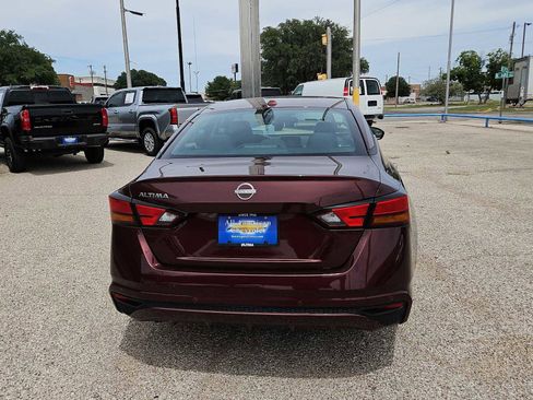 Used 2025 Nissan Altima 2.5 SV FWD image 7