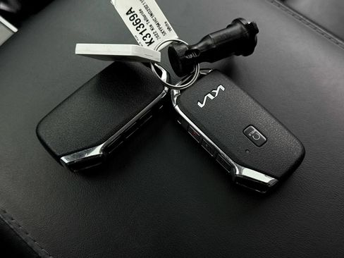 Used 2022 Kia Telluride S FWD image 41