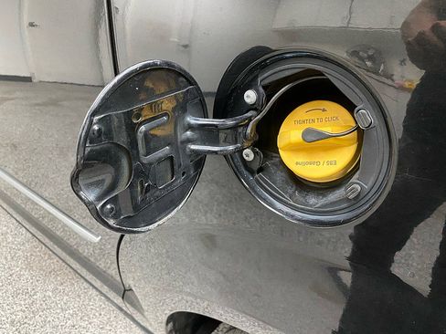 Used 2012 Chrysler Town & Country Touring image 26