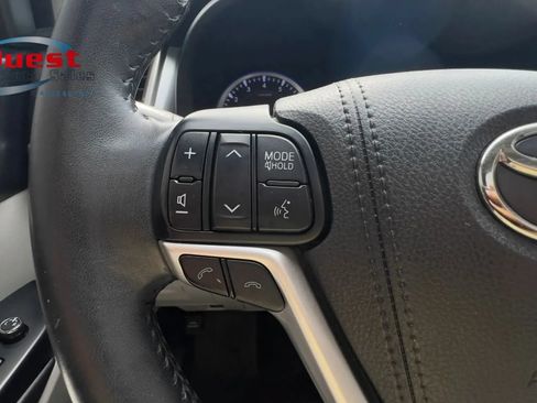 Used 2017 Toyota Highlander XLE AWD/4WD image 45