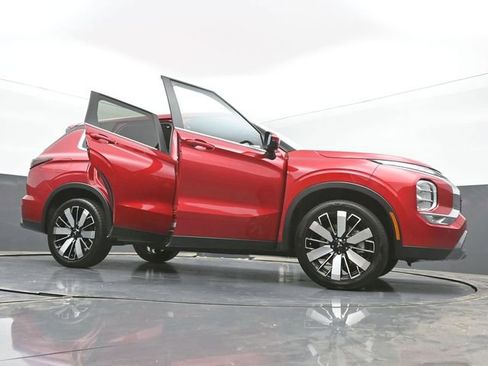 Used 2025 Mitsubishi Outlander SE FWD image 50