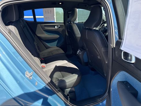 Used 2023 Volvo C40 P8 Recharge Ultimate image 12