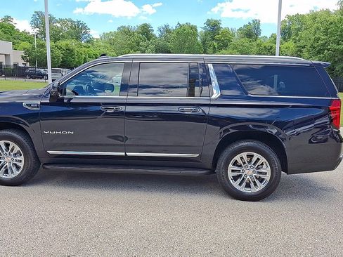 Used 2024 GMC Yukon XL SLT w/ SLT Premium Package AWD/4WD image 6