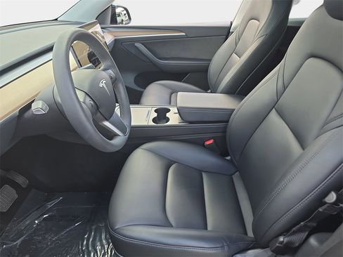 Used 2023 Tesla Model Y Long Range image 18