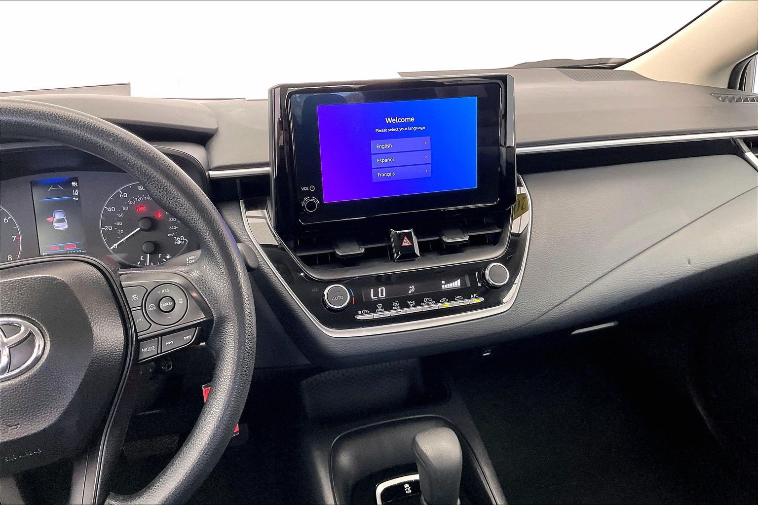 Used 2025 Toyota Corolla LE FWD image 5