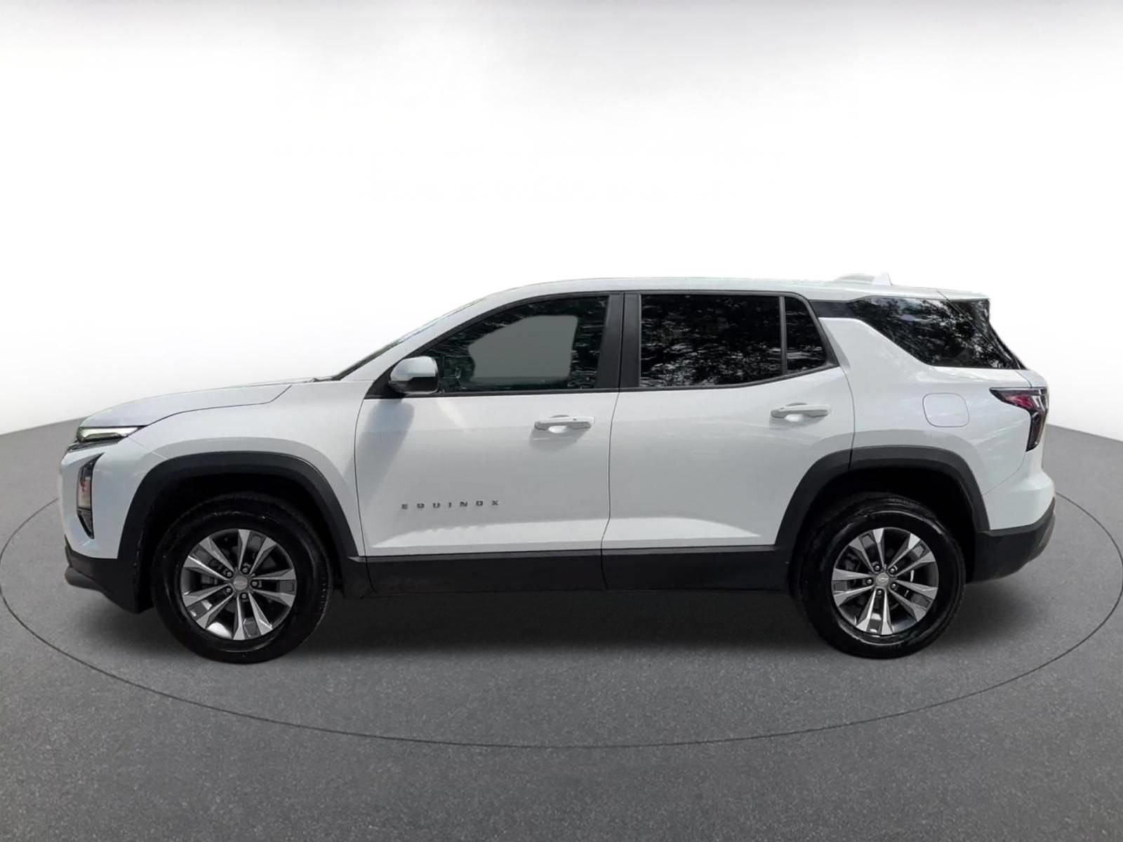 Used 2025 Chevrolet Equinox LT FWD image 8