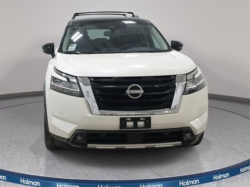 Used 2022 Nissan Pathfinder SL image 4