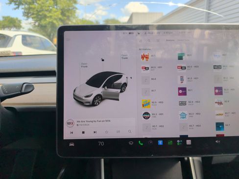 Used 2021 Tesla Model Y Long Range AWD/4WD image 20