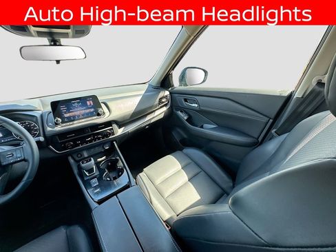 Used 2025 Nissan Rogue SV w/ SV Premium Package image 13