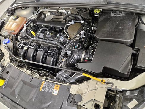 Used 2016 Ford Focus SE w/ SE Sport Package FWD image 23