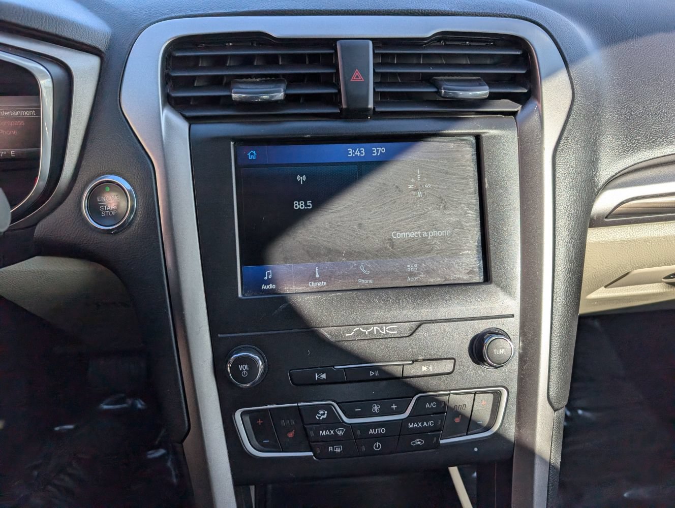 Used 2020 Ford Fusion SEL FWD image 22