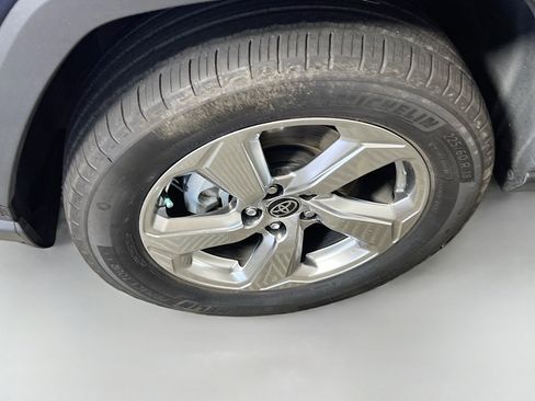 Used 2021 Toyota RAV4 XLE Premium AWD/4WD image 14