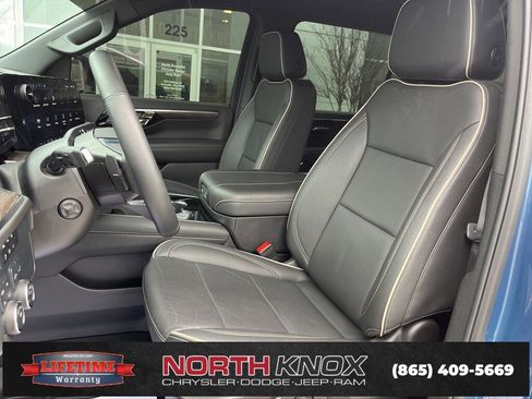 Used 2025 Chevrolet Suburban Premier image 4