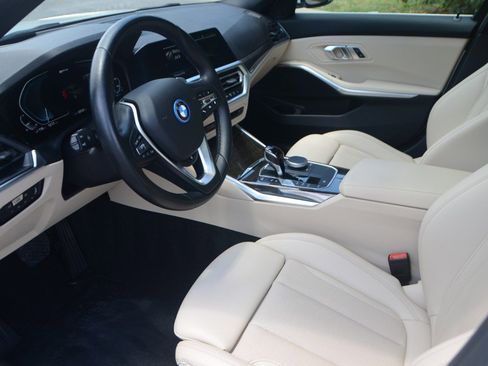 Used 2022 BMW 330e w/ Premium Package RWD image 2