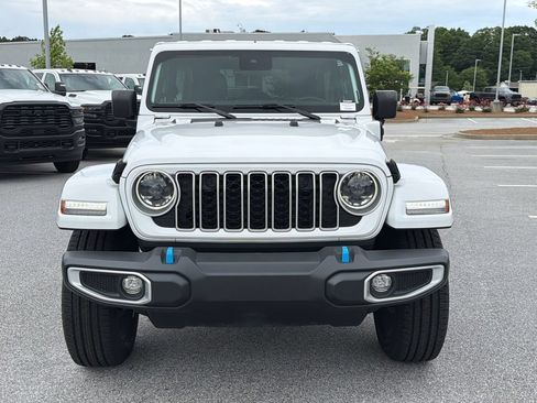 Used 2024 Jeep Wrangler Unlimited Sahara AWD/4WD image 2