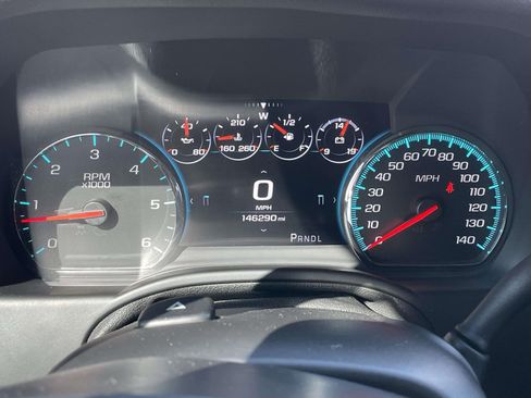 Used 2018 Chevrolet Suburban Premier image 28