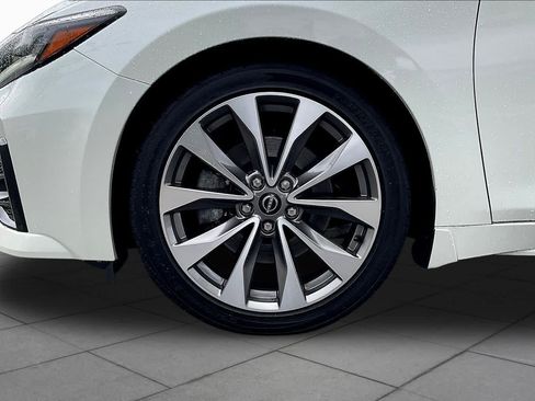 Used 2023 Nissan Maxima Platinum w/ Sport Mat Group FWD image 21