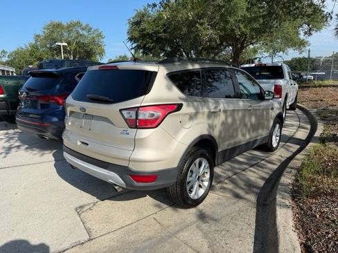 Used 2018 Ford Escape SE AWD/4WD image 3
