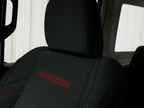 Used 2025 Jeep Wrangler Unlimited Rubicon image 31