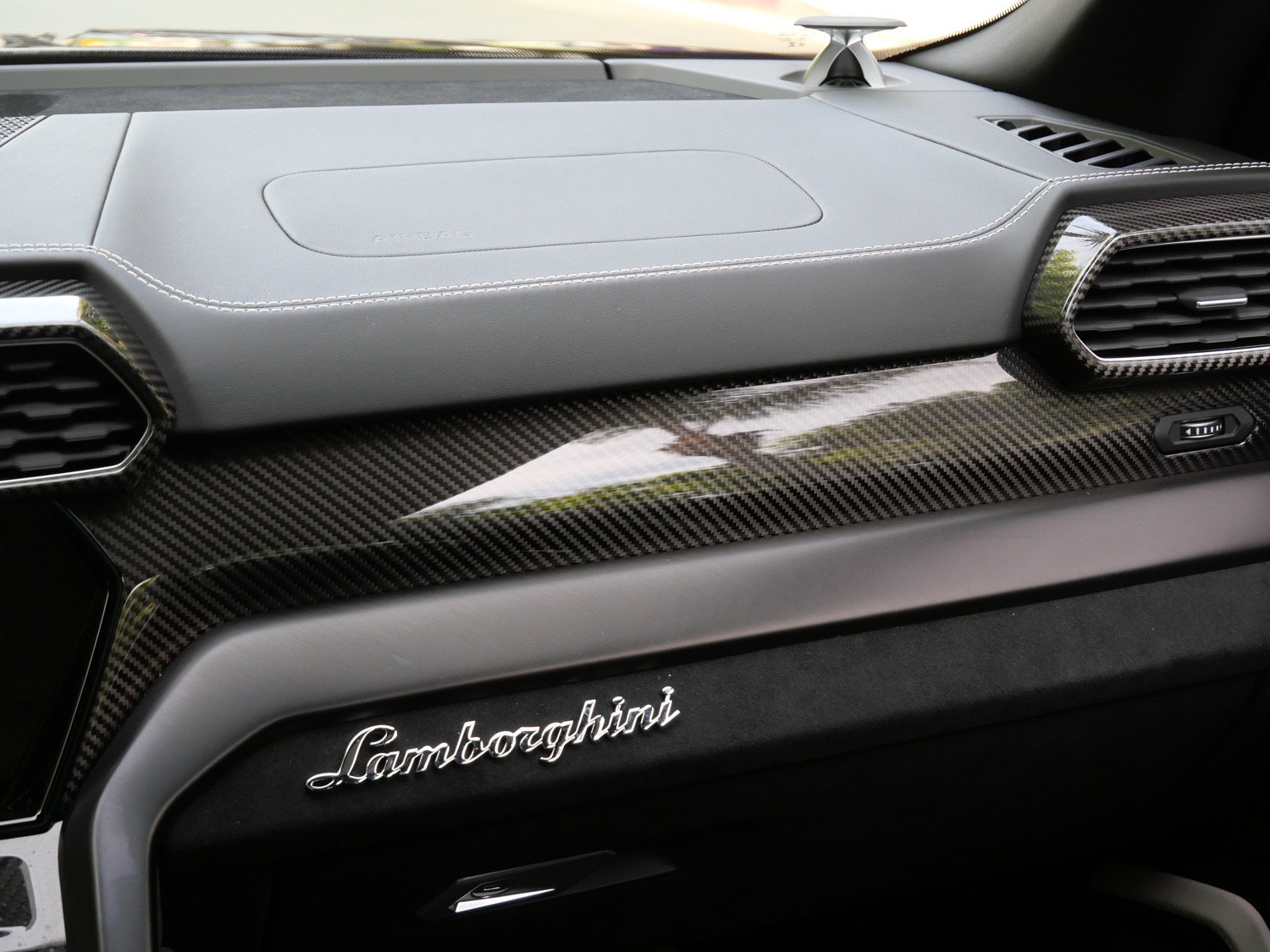 Used 2024 Lamborghini Urus Performante AWD/4WD image 38