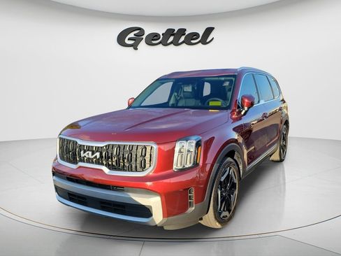 Used 2024 Kia Telluride EX w/ EX Captain's Chair Package FWD image 2