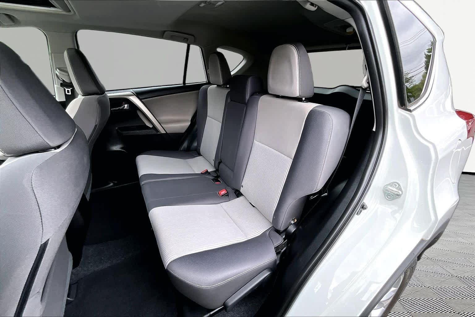 Used 2014 Toyota RAV4 XLE FWD image 21