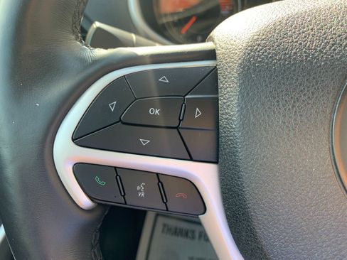 Used 2018 Jeep Cherokee Latitude Plus w/ Comfort/Convenience Group AWD/4WD image 17