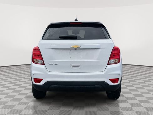 Used 2022 Chevrolet Trax LS w/ Tint and Cruise Package AWD/4WD image 7
