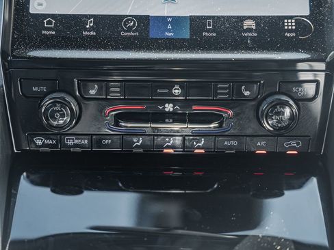 Used 2024 Jeep Grand Cherokee Limited image 25