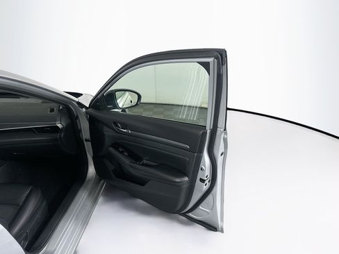 Used 2024 Nissan Altima 2.5 SR FWD image 29