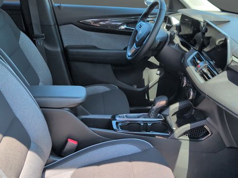 Used 2024 Chevrolet TrailBlazer LT w/ Convenience Package AWD/4WD image 29