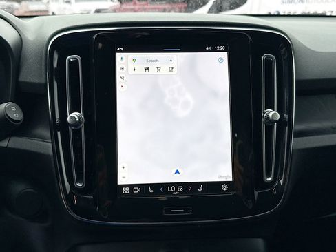 Used 2023 Volvo XC40 Recharge Plus image 14