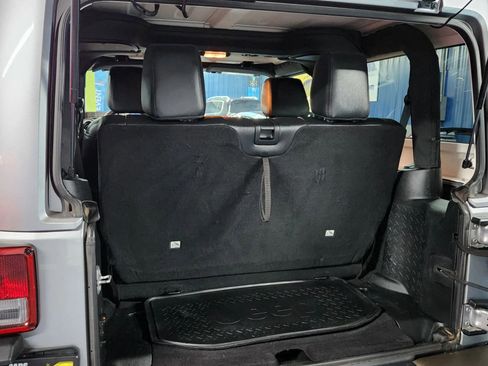 Used 2017 Jeep Wrangler Sahara image 65