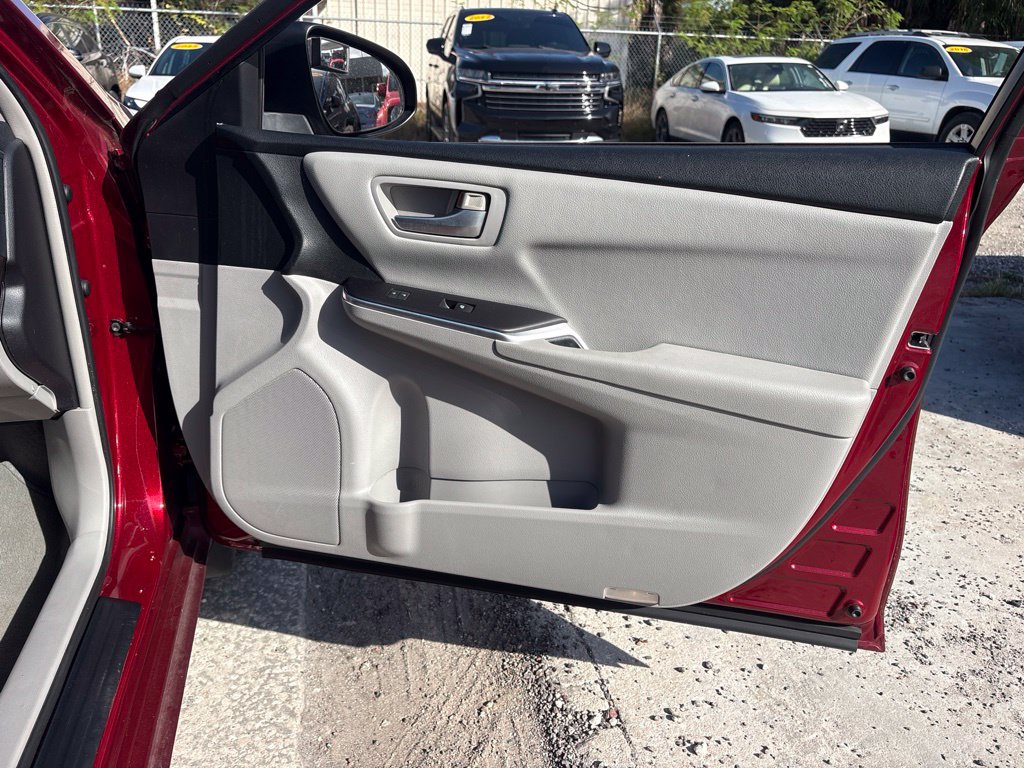 Used 2016 Toyota Camry LE FWD image 21