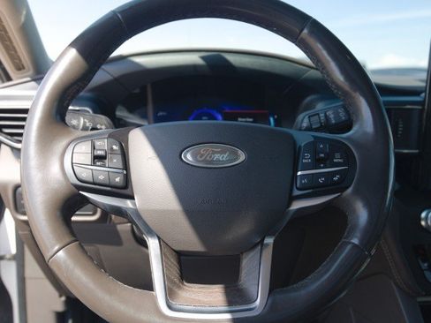 Used 2020 Ford Explorer Platinum w/ Premium Technology Package AWD/4WD image 19