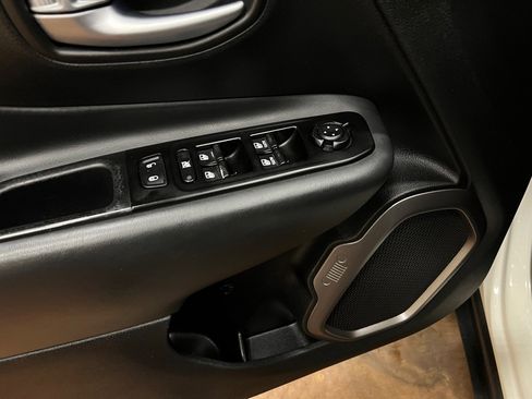 Used 2020 Jeep Renegade Altitude image 29