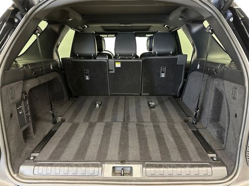 Used 2024 Land Rover Discovery Dynamic SE image 16