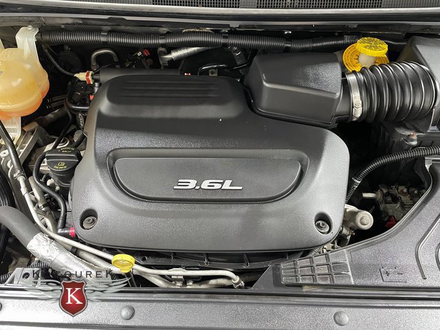 Used 2017 Chrysler Pacifica Touring-L Plus w/ Uconnect Theatre Group FWD image 24