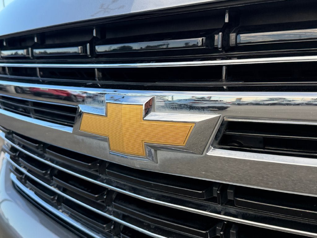 Used 2022 Chevrolet Suburban LT AWD/4WD image 34