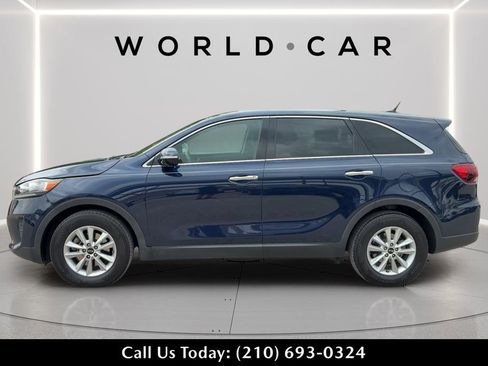 Used 2019 Kia Sorento FWD V6 image 4