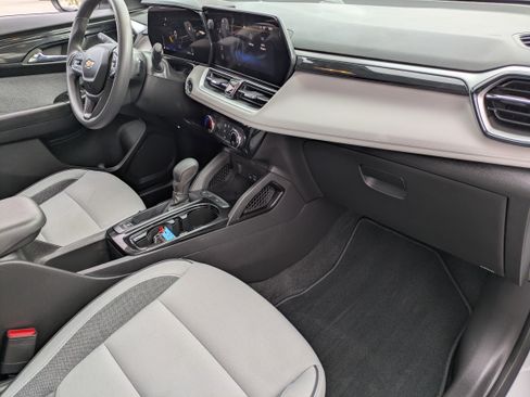 Used 2024 Chevrolet TrailBlazer LT w/ Driver Confidence Package image 13