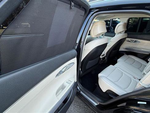 Used 2022 Genesis GV70 2.5T w/ Advanced Package image 18