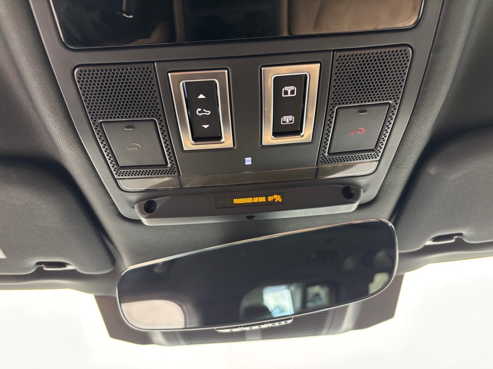 Used 2025 Land Rover Defender 110 S AWD/4WD image 12