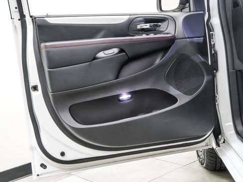 Used 2019 Dodge Grand Caravan GT FWD image 40