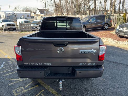 Used 2017 Nissan Titan SV image 6